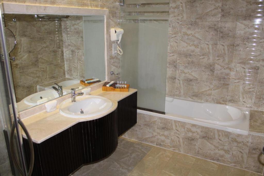 Al Salam Grand Hotel Al Buraimi Ngoại thất bức ảnh